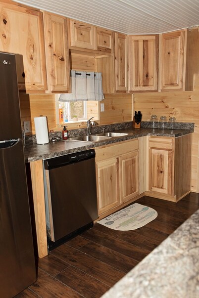 Colonels' Cabin at Ramp 11 Retreat by Concord Sun