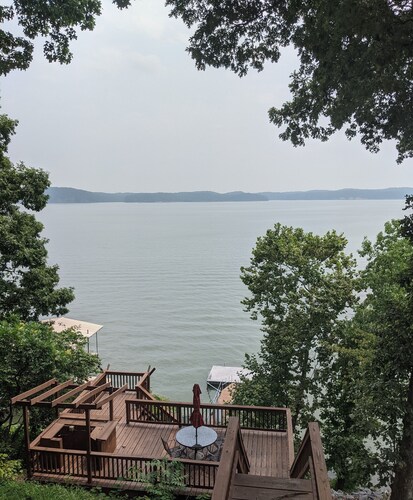 Small rustic cabin on KY Lake (sleeps 4)