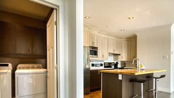 KĂŒhlschrank, Mikrowelle, Ofen, Herdplatte