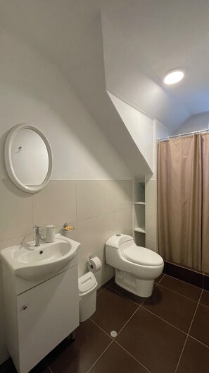 Håndklær, såpe og toalettpapir