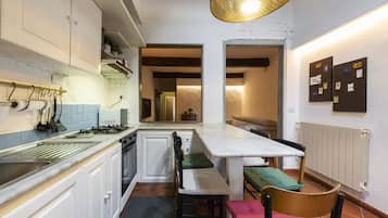 Comfort Apartment | Private kitchen | Fridge, oven, stovetop, coffee grinder