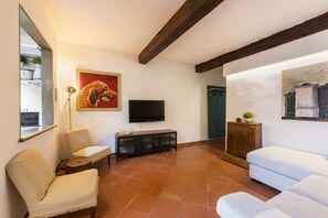 Comfort Apartment | Living area | Flat-screen TV - Canacci by Mmega (Florence)