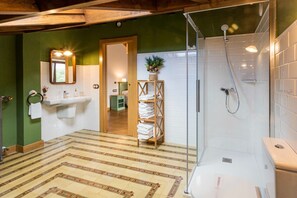 Bathtub, hair dryer, bidet, towels - Llanes, 6 double rooms with bathroom (Puertas de Vidiago)