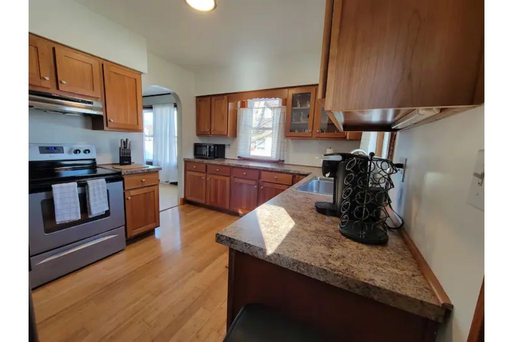 SPACIOUS BUNGALOW- 20min to WI Dells/Devils Lake