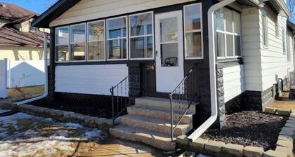 SPACIOUS BUNGALOW- 20min to WI Dells/Devils Lake