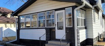 SPACIOUS BUNGALOW- 20min to WI Dells/Devils Lake