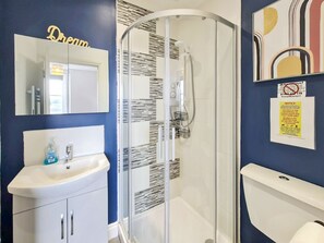 Hair dryer - Margaret's Loft by Fortuna Property, The Margaret's Loft Apartment (Cheltenham)