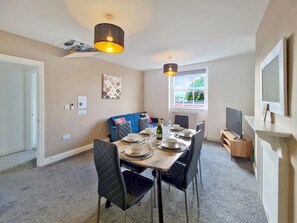 Dining - Margaret's Loft by Fortuna Property, The Margaret's Loft Apartment (Cheltenham)
