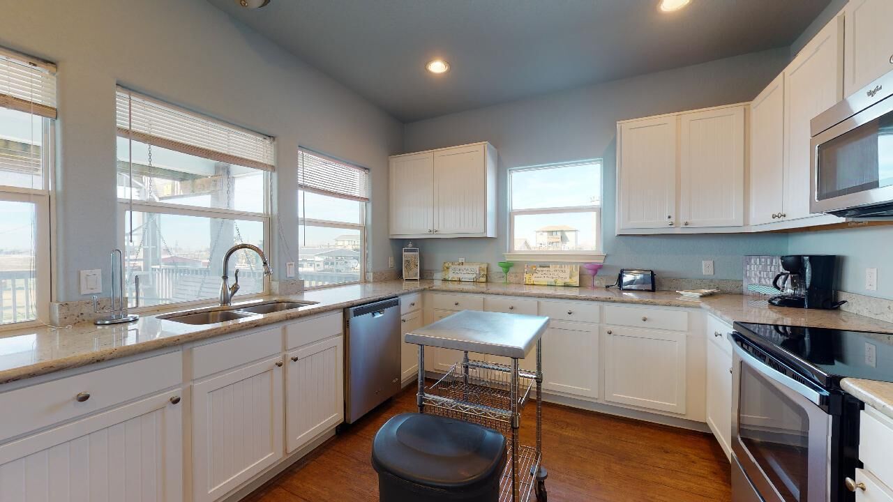 Paradise Haven 2: 2  BR, 2  BA House in Port Bolivar, Sleeps 12