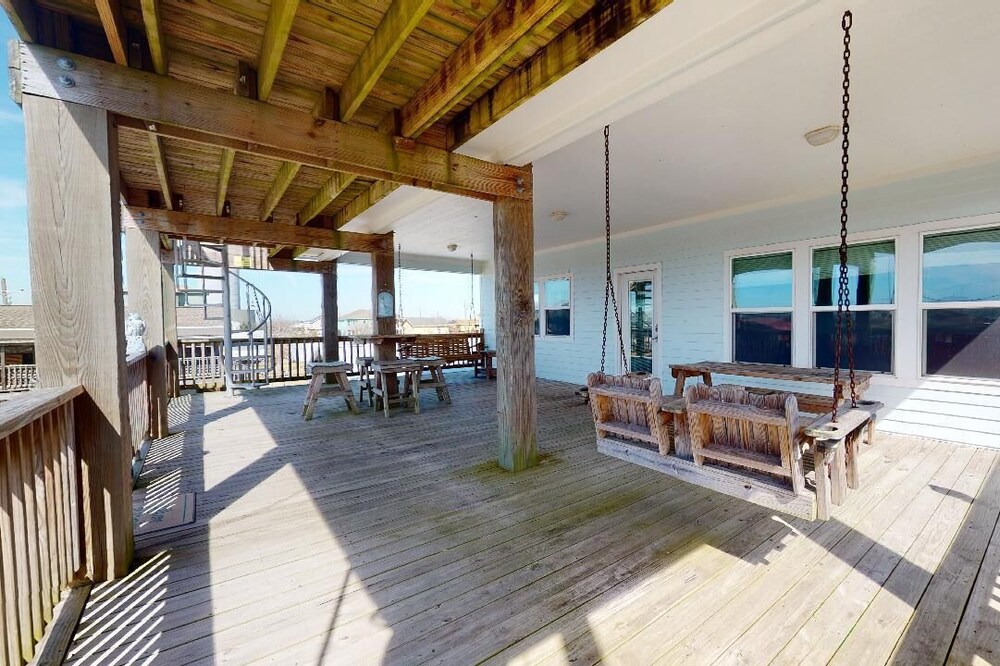 Paradise Haven 2: 2 BR, 2 BA House in Port Bolivar, Sleeps 12