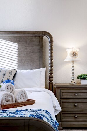 4 bedrooms, iron/ironing board, WiFi, bed sheets