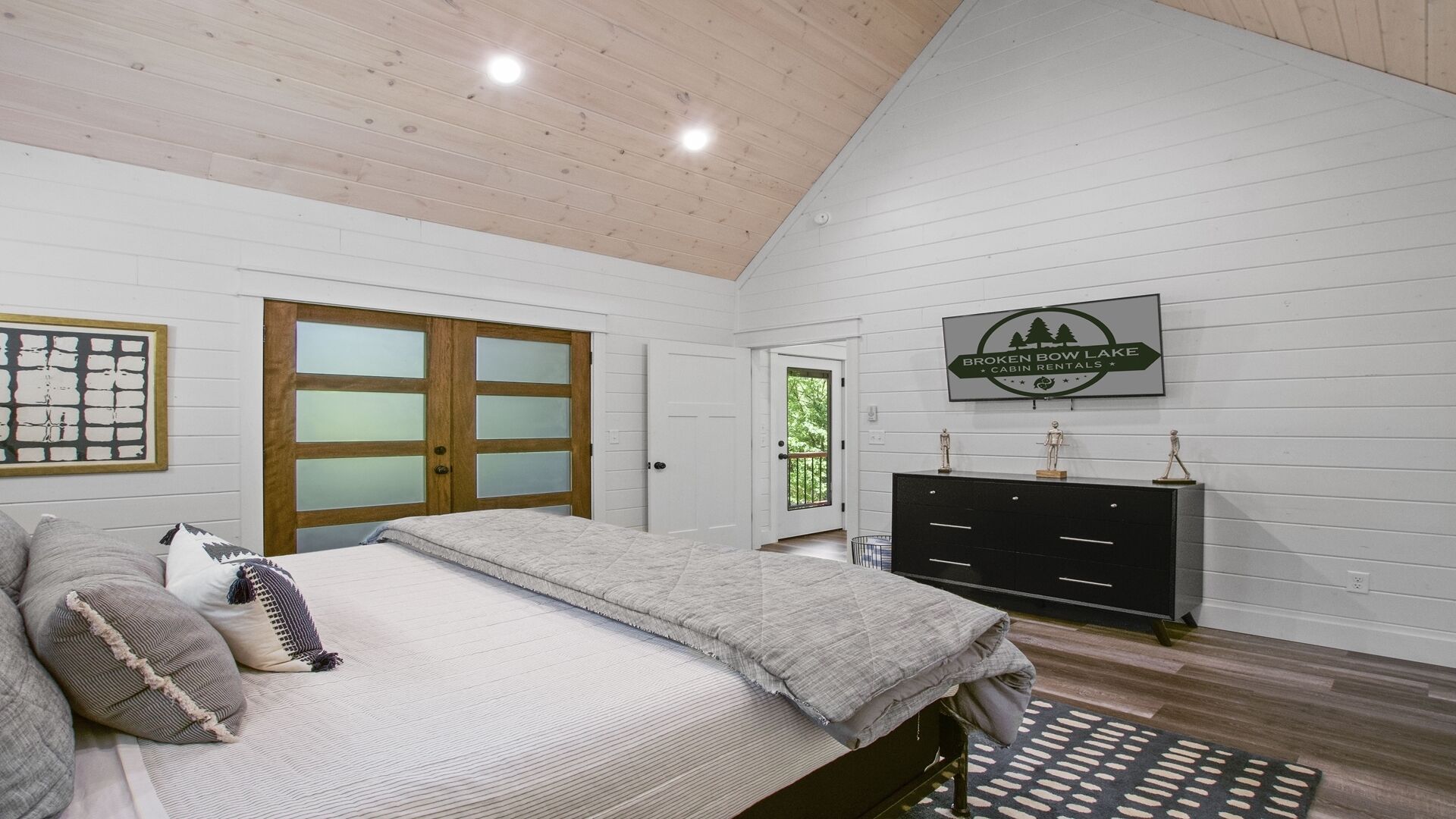 Highly Blessed - Modern Elegance (Romantic, Sleeps 2, Hot Tub)