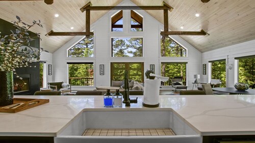 🌟Highly Blessed - Modern Elegance, Romantic, Shuffleboard, Hot Tub♨️🔥 