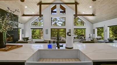 🌟Highly Blessed - Modern Elegance, Romantic, Shuffleboard, Hot Tub♨️🔥 