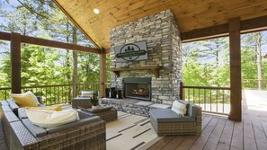Property grounds - 🌟Highly Blessed - Modern Elegance, Romantic, Shuffleboard, Hot Tub♨️🔥  (Broken Bow)