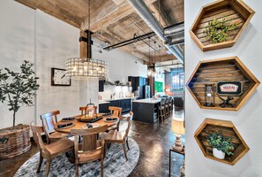 Dining - The Brazos Bear- Downtown Waco Condo- Walk to Silos! (Waco)