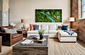 Smart TV - The Brazos Bear- Downtown Waco Condo- Walk to Silos! (Waco)