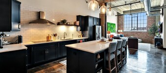 The Brazos Bear- Downtown Waco Condo- Walk to Silos!