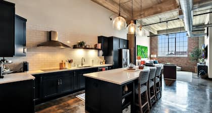 The Brazos Bear- Downtown Waco Condo- Walk to Silos!