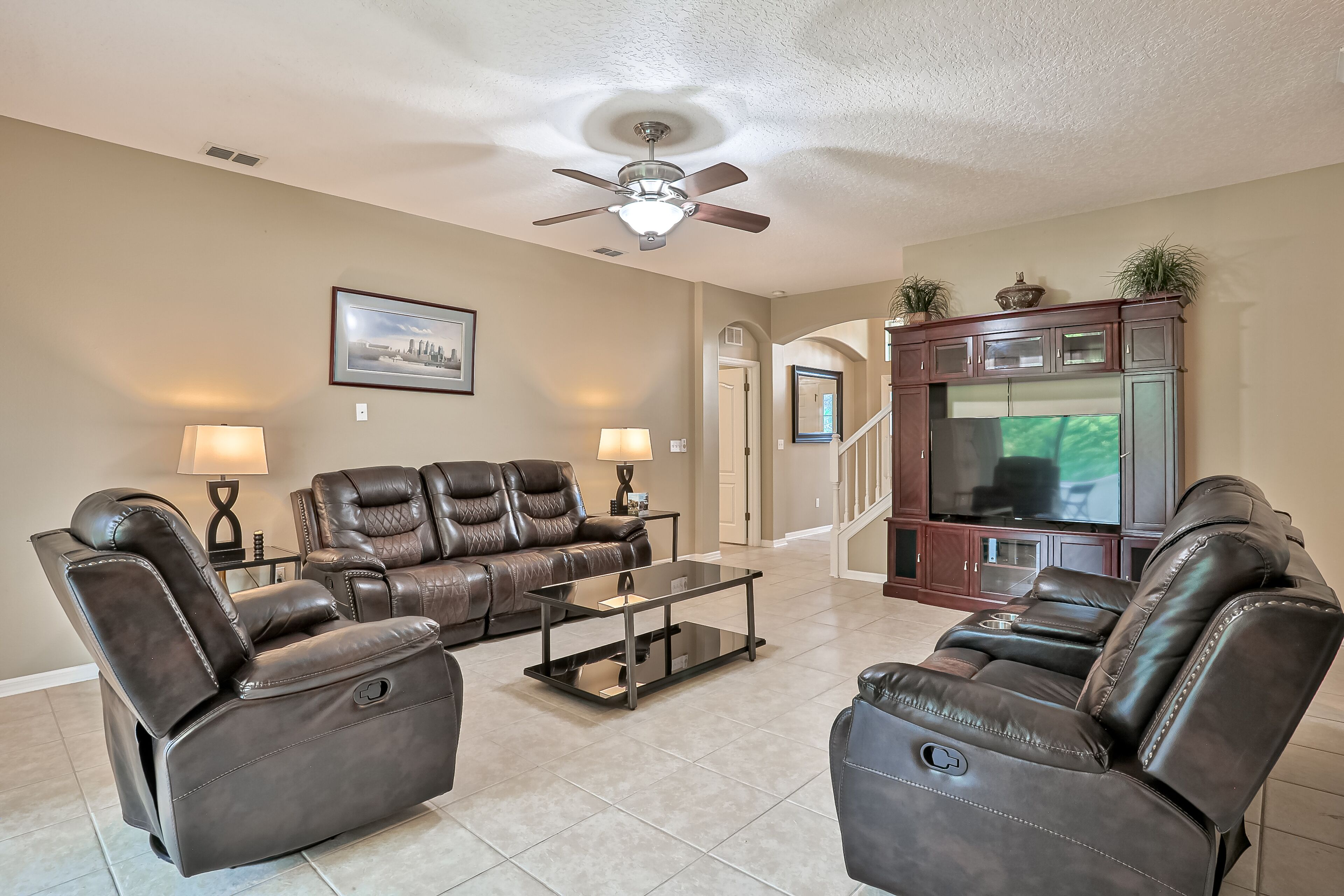 Wonderful coastal home with WiFi, enclosed backyard, screened patio & pool table