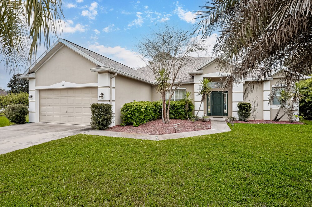 Wonderful coastal home with WiFi, enclosed backyard, screened patio & pool table