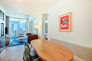 Interior - Natiivo Austin 23rd flr condo - skyline-view balcony - luxe rooftop pool & gym (Austin)