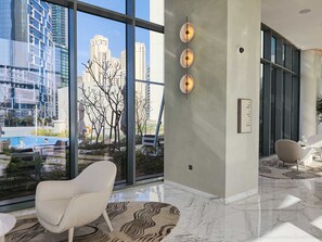 Reception - HiGuests - EMAAR 52-42 (Dubai)