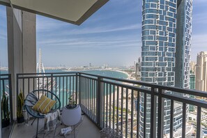 Luxury Apartment Tower 1 | Vista do quarto