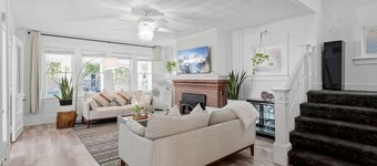 Beautiful 5BR/2.5BA House - 2 Blocks from Beach!