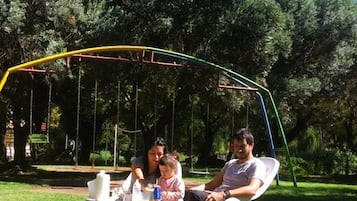 Área de juegos infantiles al aire libre