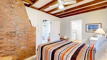 2 bedrooms, internet, bed sheets