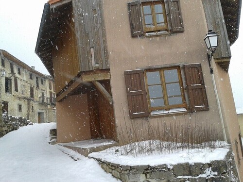 Gite on 2 levels, in authentic village, in Cathar country near Montségur.