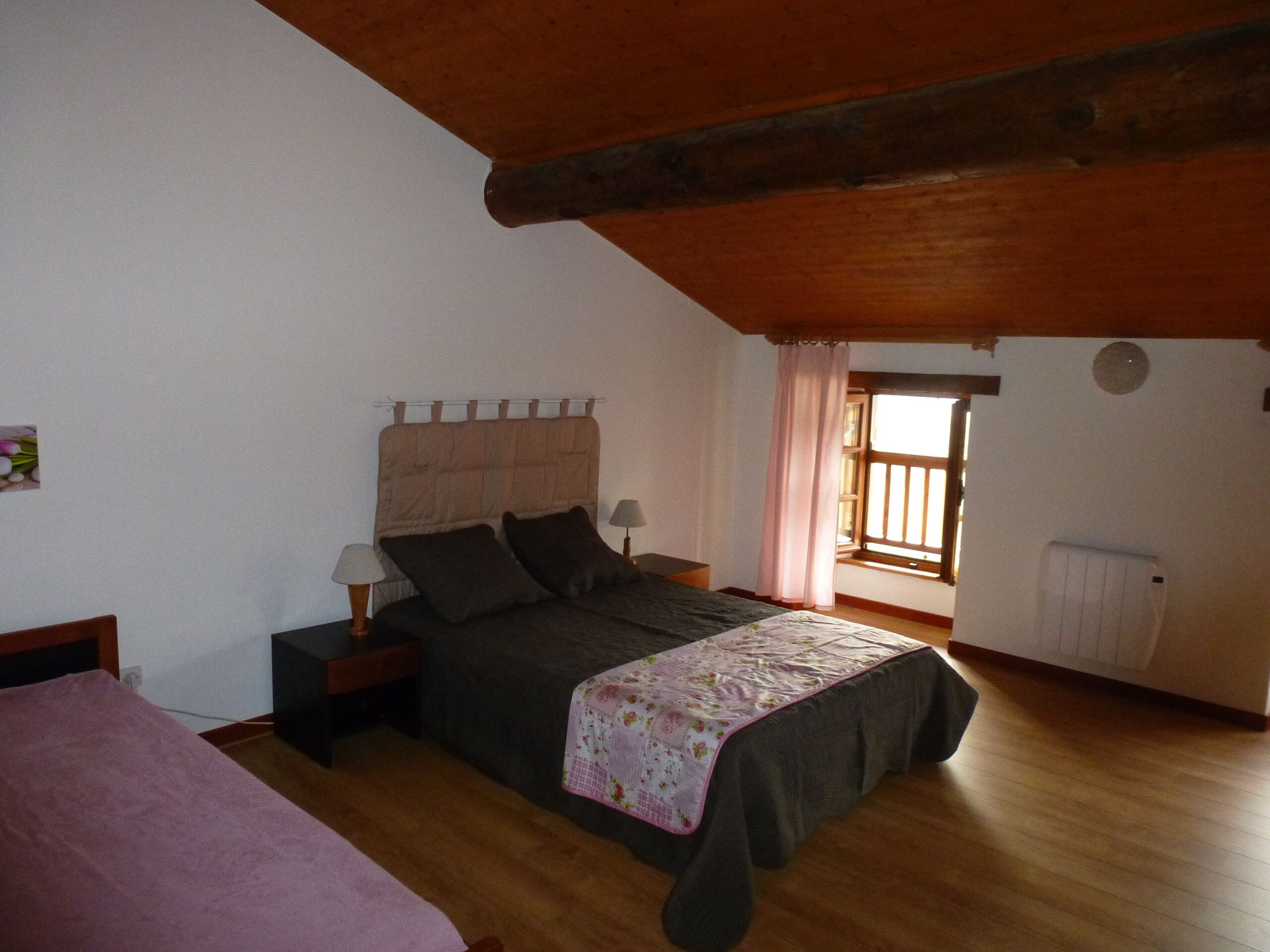 1 slaapkamer, een bureau, een strijkplank/strijkijzer, gratis wifi