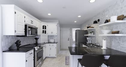 Oh, This is Nice!! Sleeps 9 people.