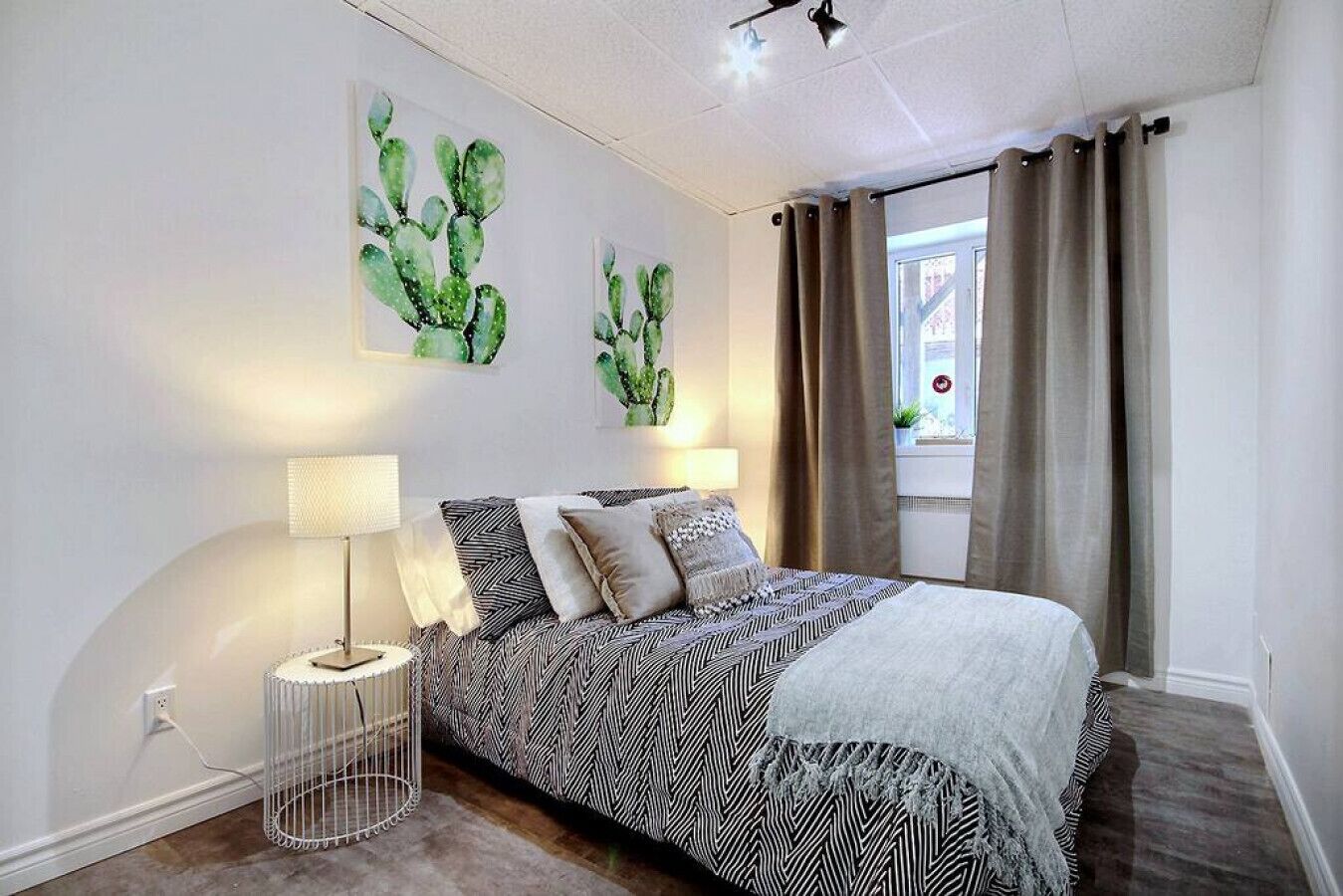 1 bedroom, desk, WiFi, bed sheets