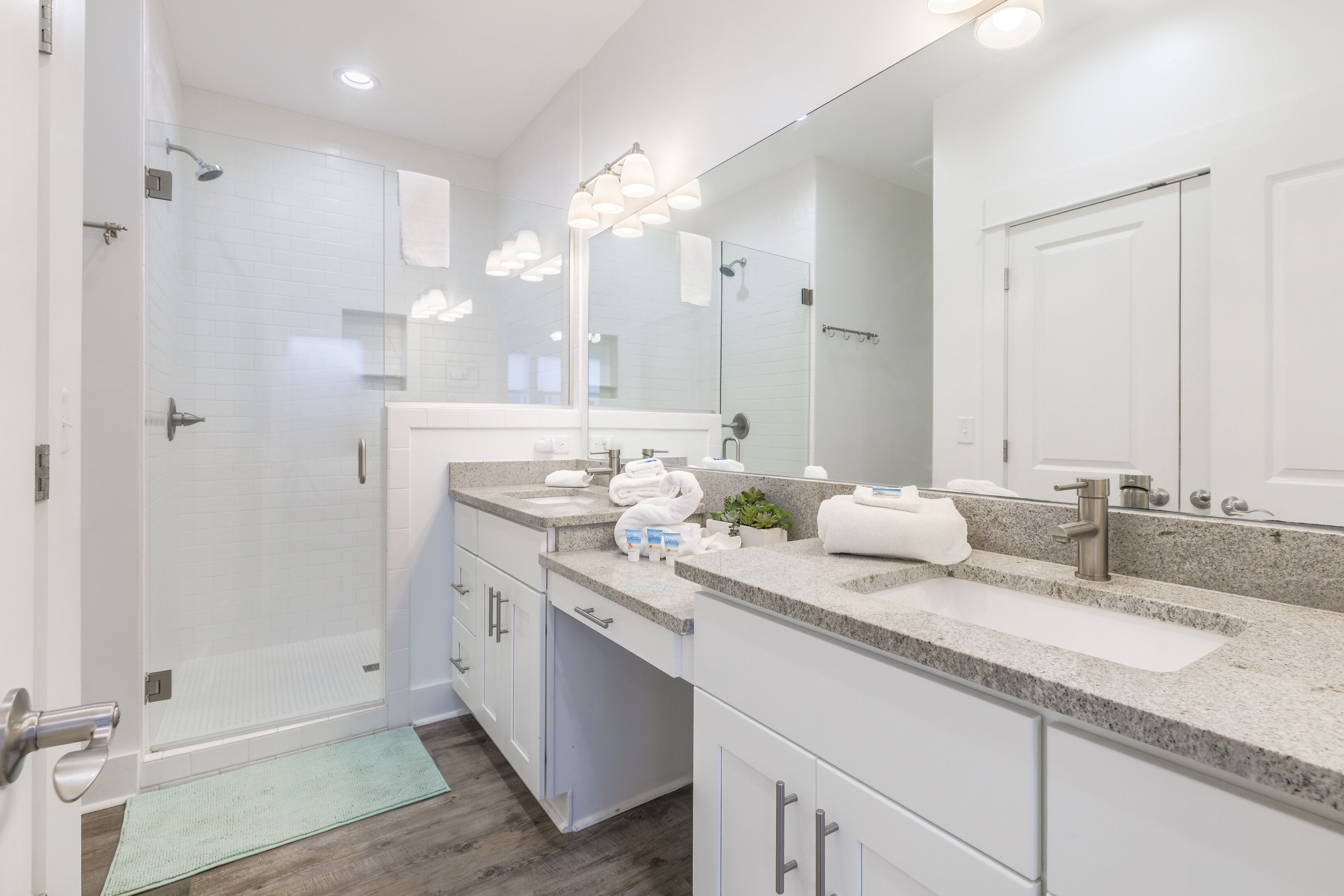 Combined shower/tub