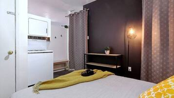 1 bedroom, desk, iron/ironing board, free WiFi