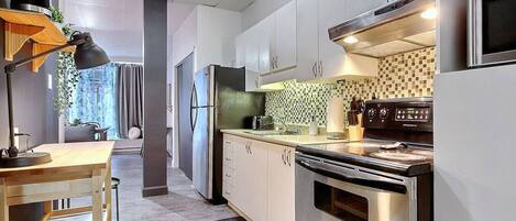 Frigorífic, microones, forn i placa de cuina