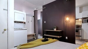 1 habitación, escritorio, tabla de planchar con plancha y wifi gratis 