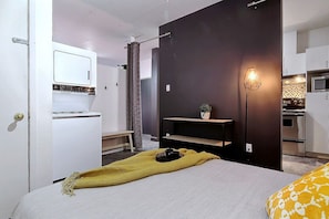 1 bedroom, desk, iron/ironing board, WiFi (free) - Great Apartment in Saint-Roch (Québec)