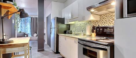 Fridge, microwave, oven, stovetop