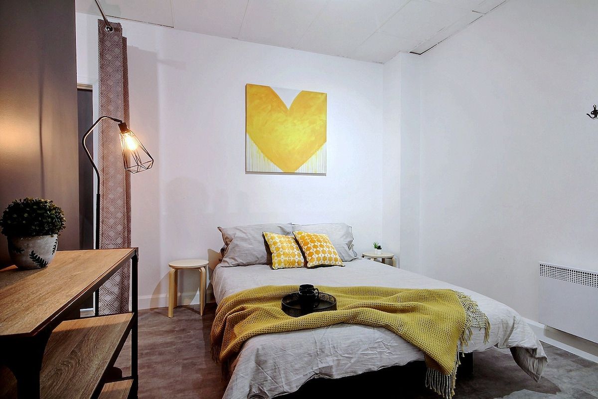 1 slaapkamer, een bureau, een strijkplank/strijkijzer, gratis wifi