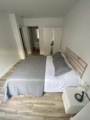2 bedrooms, desk, soundproofing, iron/ironing board