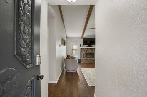 Discover Broken Arrow charm near Oral Roberts University 14min away