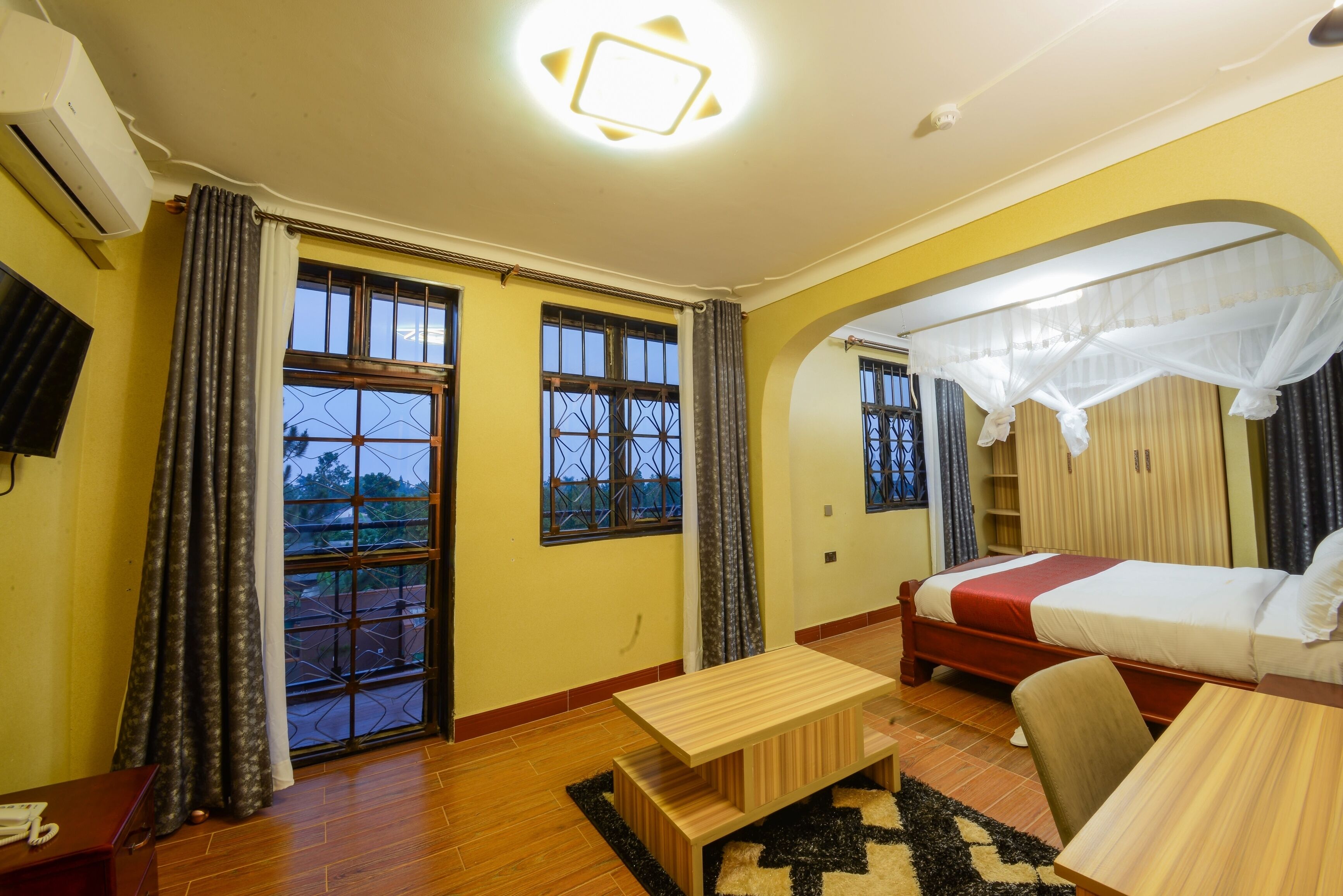 行政套房 | 高档床上用品、记忆海绵床垫、特色装修、特色家居