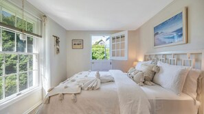 2 bedrooms, iron/ironing board, internet, bed sheets - Beautiful cottage on meticulously maintained lawn, surrounded by... (Water Mill)