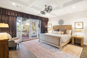 5 makuuhuonetta, työpöytä, ilmainen Wi-Fi, vuodevaatteet