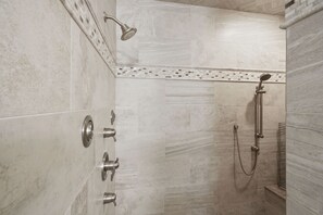Haartrockner, Seife, Shampoo, Toilettenpapier