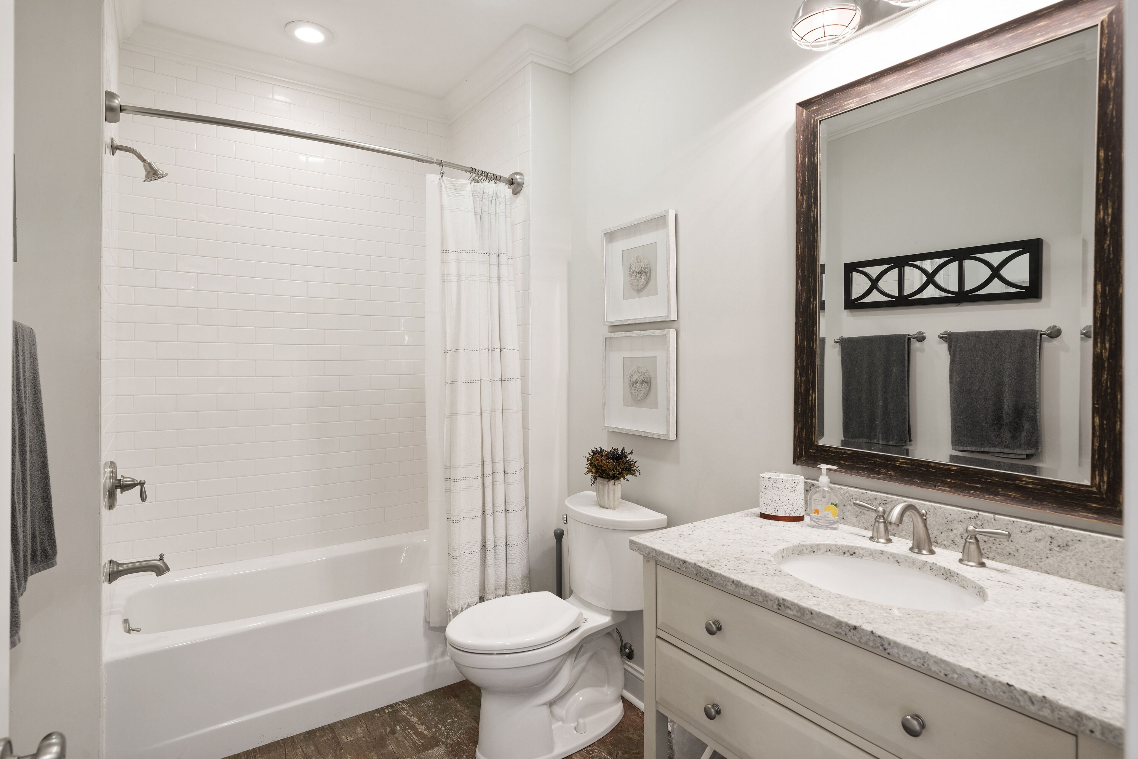 Walk'n on Sunshine - 19 Hendrix Walk