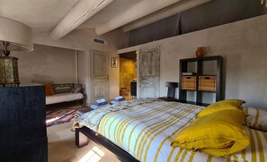 2 chambres, fer et planche à repasser, accès au Wi-Fi (inclus)